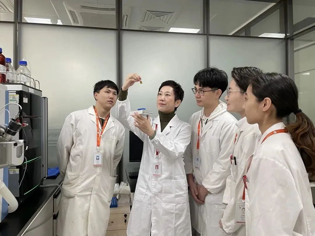 6dKq12Z800.jpg 6dKq12Z800.jpg